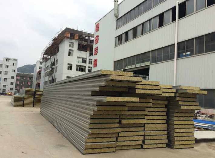 岩棉夾芯板(bǎn)廠家