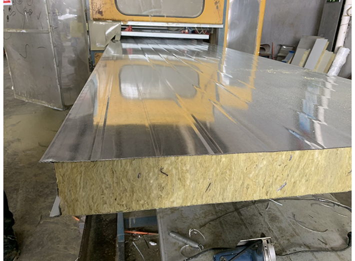 彩鋼岩（yán）棉板05