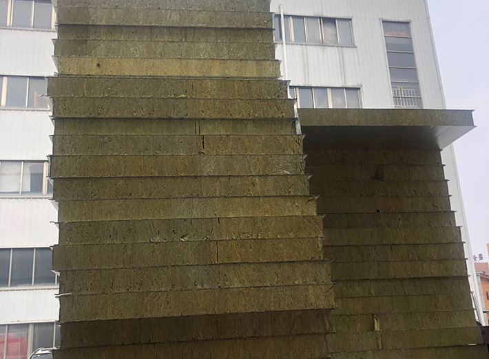 岩（yán）棉夾芯板09